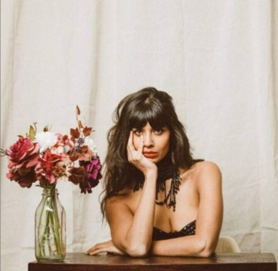 La actriz asegura que las Kardashian se están llenando los bolsillos a costa de 'la sangre y la diarrea' de los jóvenes que compran los controvertidos productos para perder peso que ellas promocionan.