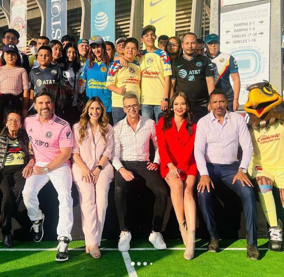 La salida de Sirey se da por una presunta crisis que la cadena Televisa-Univision enfrenta. Al menos 200 empleados de dichas televisoras fueron despedidos ya que al parecer Televisa estaría absorbiendo la programación de Univision. 