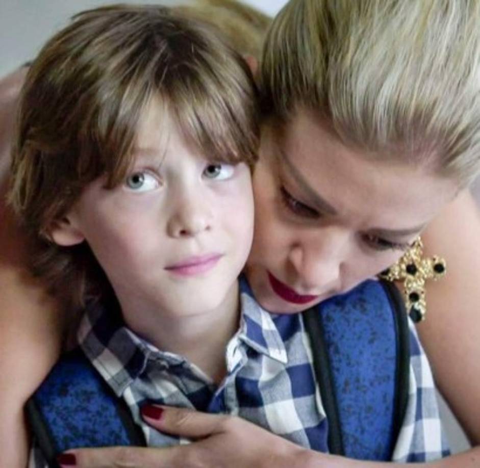 Los seguidores de 'El Señor de los cielos' hasta amenazaron con dejar de ver la historia si Mónica no revive en la próxima temporada.<br/><br/>Isidro, hijo de Aurelio, queda huérfano de madre.