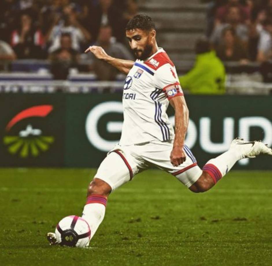 El diario británico 'Mirror', asegura que tanto el Liverpool como el Chelsea harán lo que esté en su mano para fichar a Nabil Fekir, estrella del Olympique de Lyon.<br/>