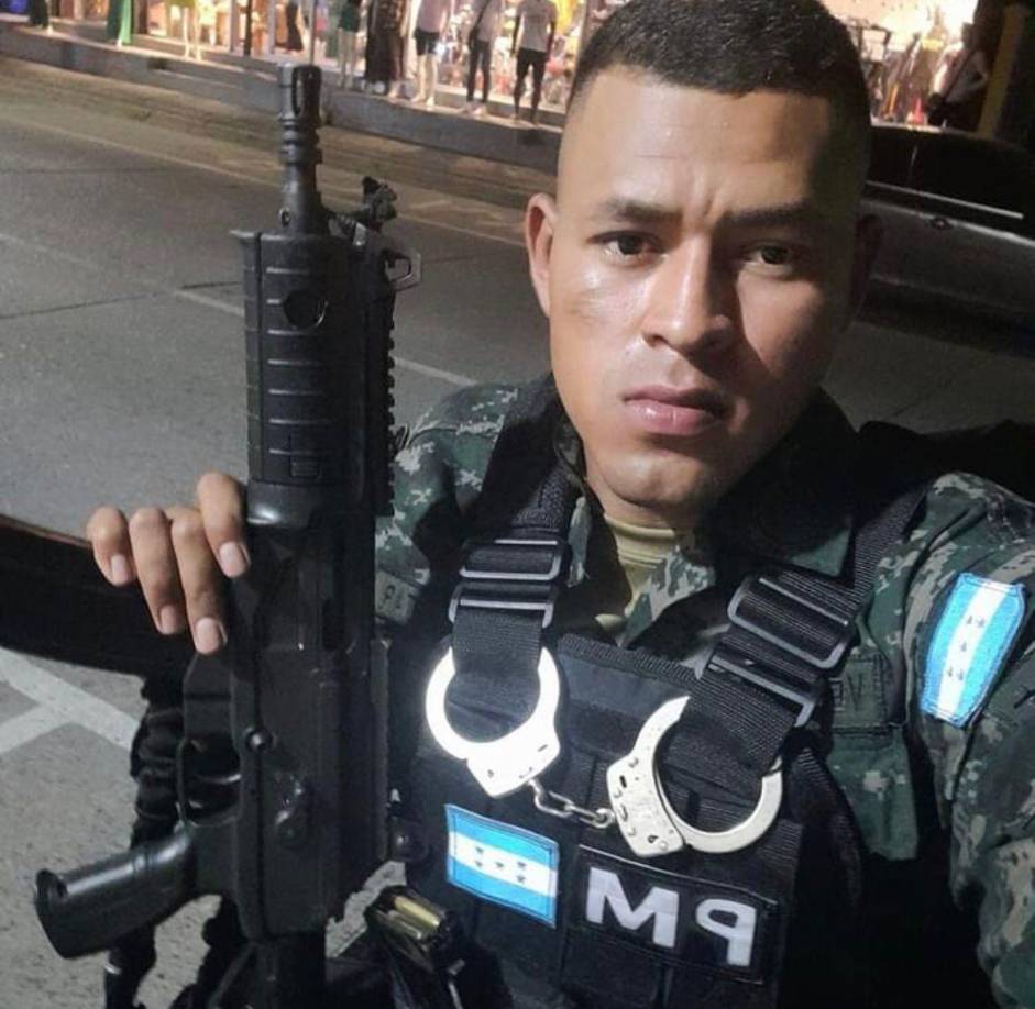 Amigos, compañeros y familiares han expresado su pesar por el trágico fallecimiento del uniformado. 