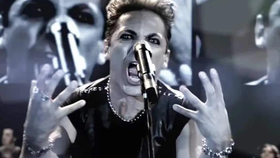 Cristian Castro lleva su lado metalero a un nuevo álbum con La Esfinge