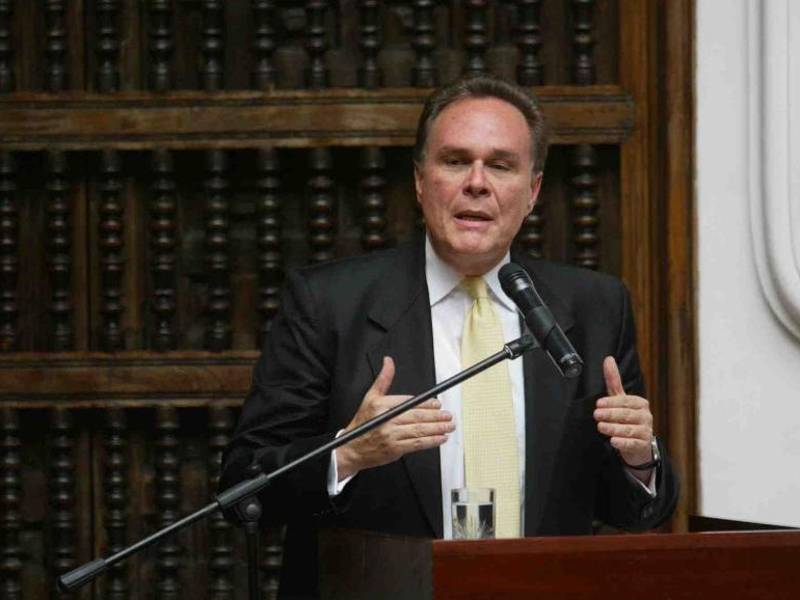 El diplomático peruano, Harold Forsyth, renunció a su cargo como embajador ante la OEA condenando “el régimen” de Castillo.