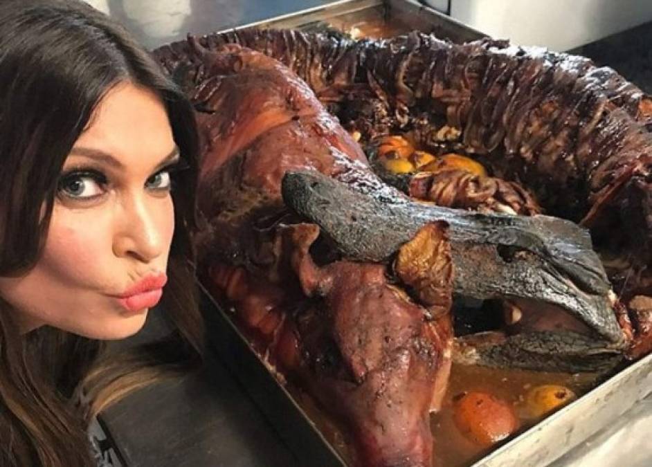 El heredero de Trump publicó una foto de su novia junto a un caimán y un cerdo salvaje rostizado en su cuenta de Instagram.