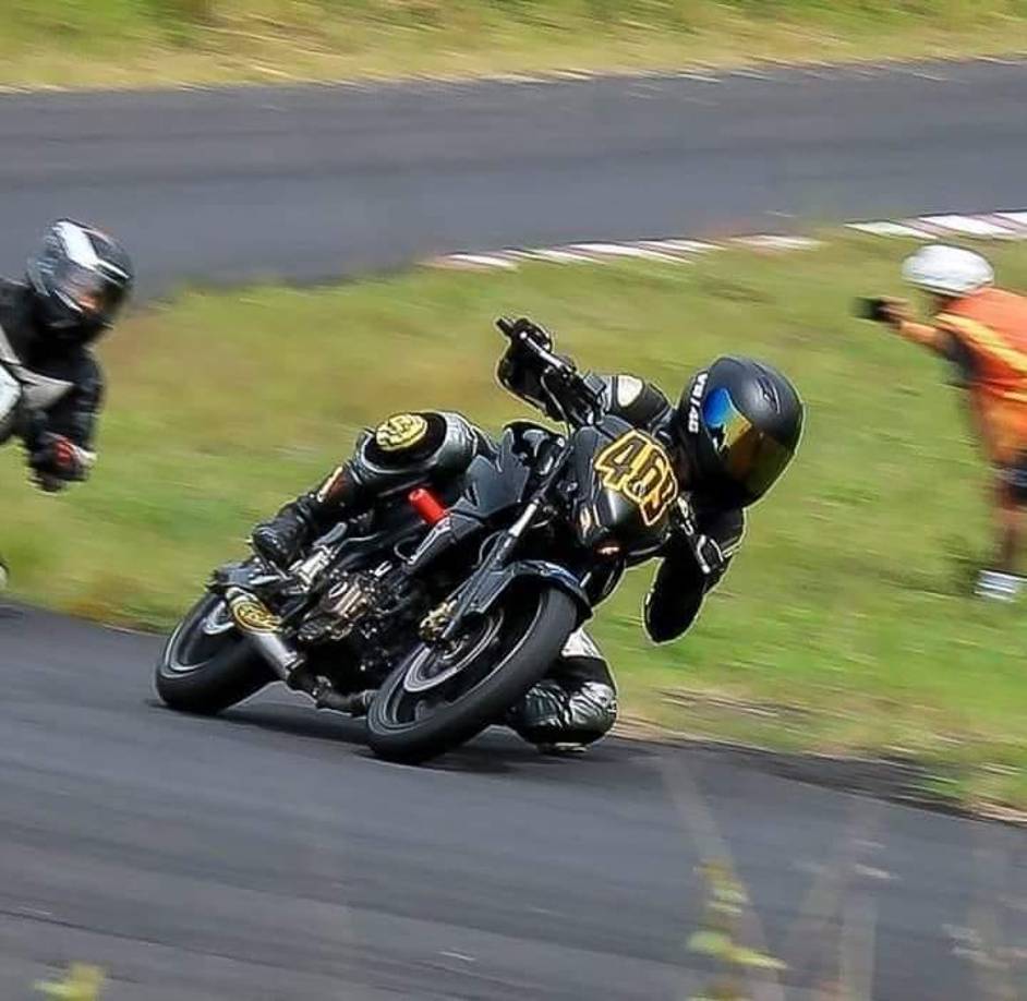 En las competiciones utilizaba el número 469.