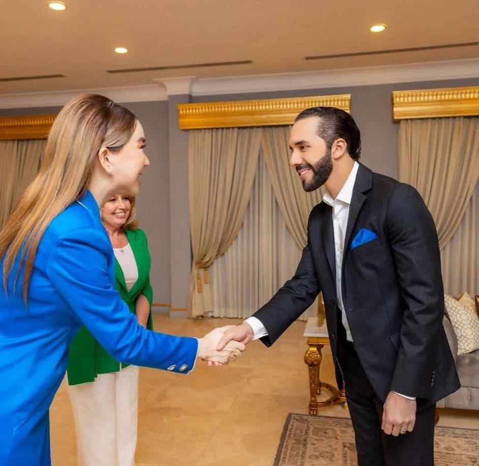A menos de un mes para que se celebre la ceremonia de Miss Universo 2023, la propietaria de Miss Universo, acudió a Casa Presidencial para discutir la organización de la edición 72 del certamen de belleza más importante del mundo.