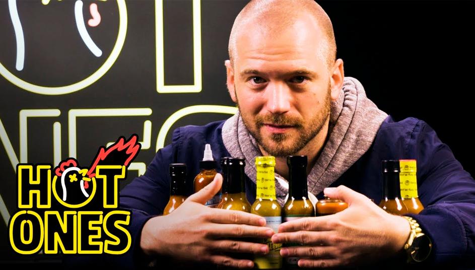 'Hot Ones” regresa con más celebridades y salsas picantes