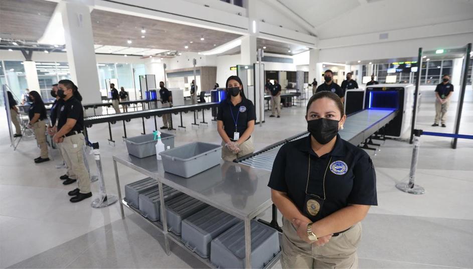 Personal listo para atender a pasajeros y usuarios del nuevo Aeropuerto de Palmerola.