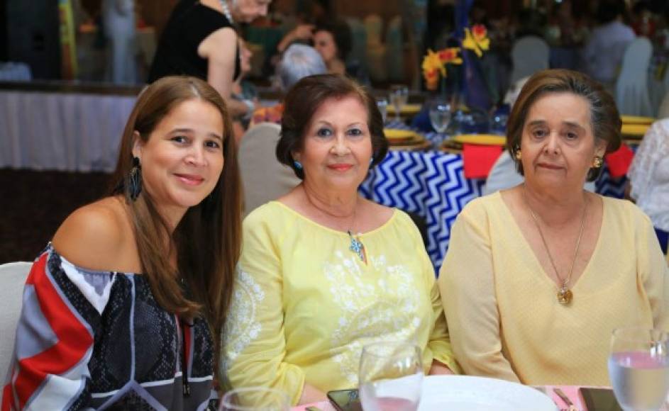 Doris Diday, Rosario Marinakys y Vilma Diday.