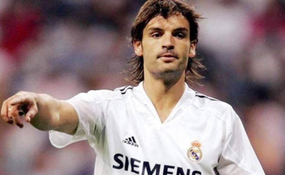 Fernando Morientes pudo ser figura en el Real Madrid, pero la llegada del brasilero Ronaldo le quitó toda oportunidad de poder consagrarse en la “Casa Blanca” perdiendo la titularidad que, finalmente, le llevaría a migrar hacia el Mónaco de Francia.