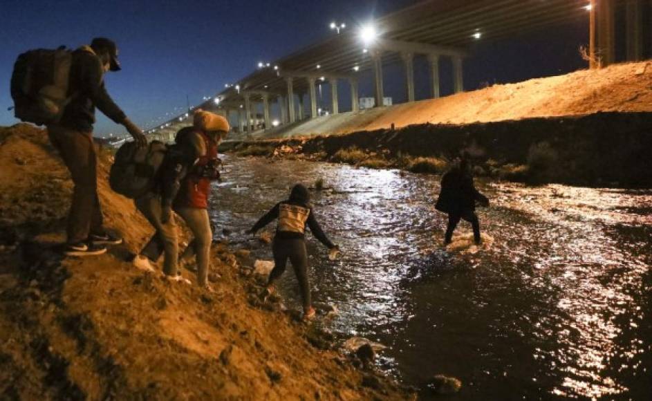 Las cifras en la frontera 'han estado al alza desde abril de 2020 debido a razones que incluyen la violencia, los desastres naturales, la inseguridad alimentaria y la pobreza en México y en los países del Triángulo Norte de América Central', indicó la patrulla fronteriza.