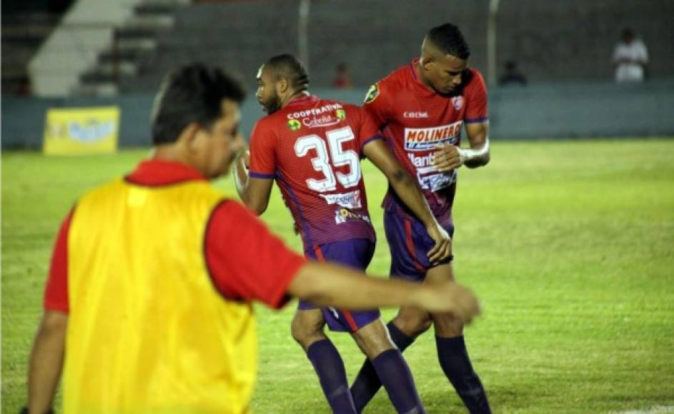 Wilson Palacios debutó con la Real Sociedad al entrar de cambio en el segundo tiempo del partido contra el Vida en La Ceiba.