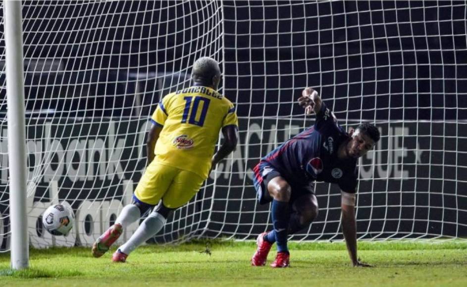 De la frustración a la alegría: las imágenes del valioso empate de Motagua ante Universitario en Liga Concacaf