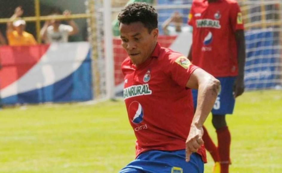 En 2014 se trasladó a Guatemala para jugar en el histórico Municipal.