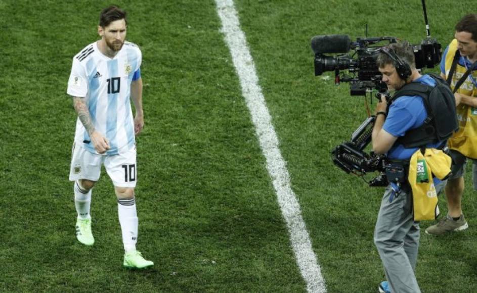 Messi salió decepcionado del estadio tras la goleada encajada ante Croacia.