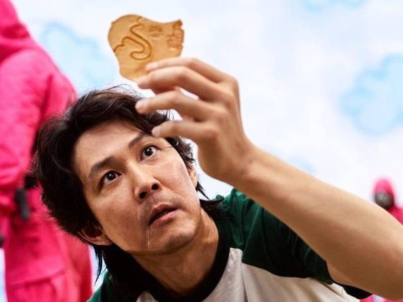 Las ventas del tradicional dulce surcoreano que aparece en la serie “El juego del calamar” se han disparado en ese país.