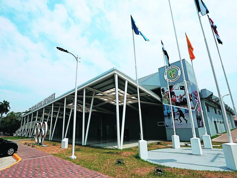 Los progreseños ya disfrutan de un parque remodelado, en el que su mayor atractivo sigue siendo el reloj antiguo. FOTOS: FRANKLYN MUÑOZ