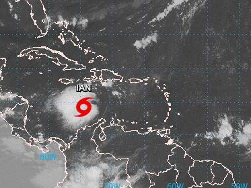 Ian se encuentra a 300 millas (485 km) de la capital de Jamaica, Kingston, y 570 millas (915 km) de las Islas Caimán