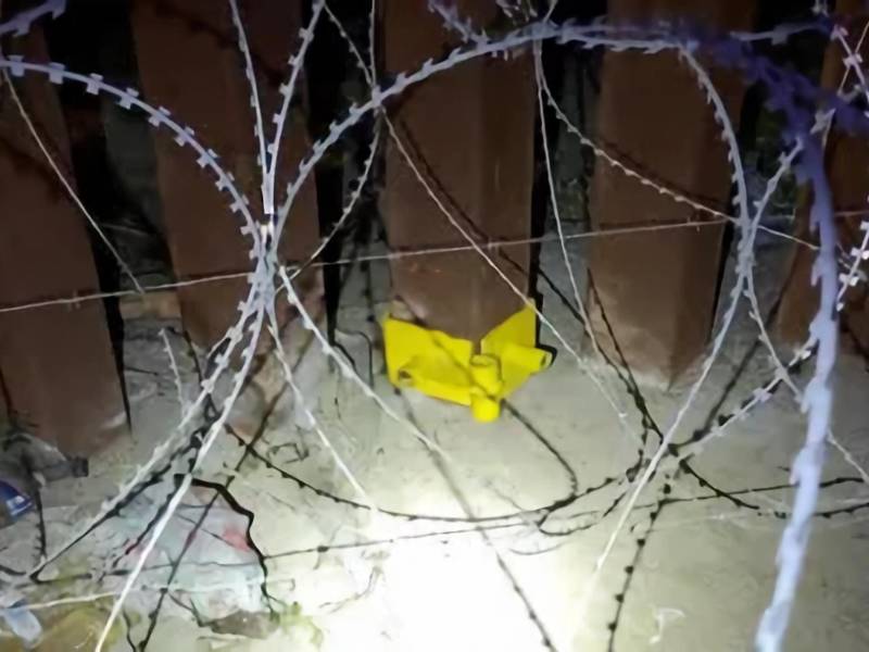 El hallazgo se dio poco antes de que seis inmigrantes perdieran la vida al tratar de ingresar al país en un vagón de carga en Laredo (Texas).