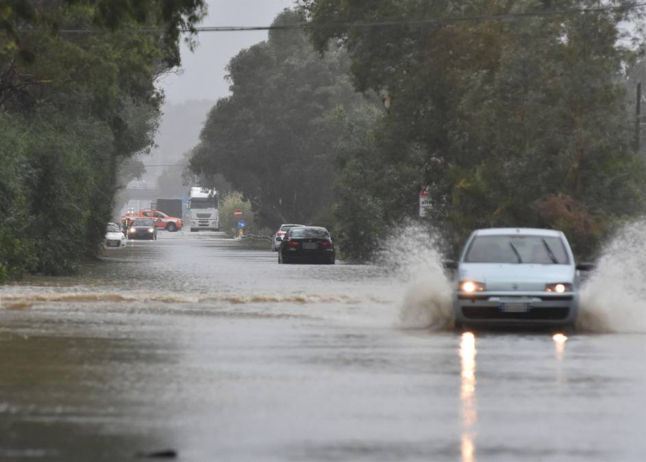 Se prevé que la tormenta permanezca en la zona hasta el fin de semana, con más lluvias.