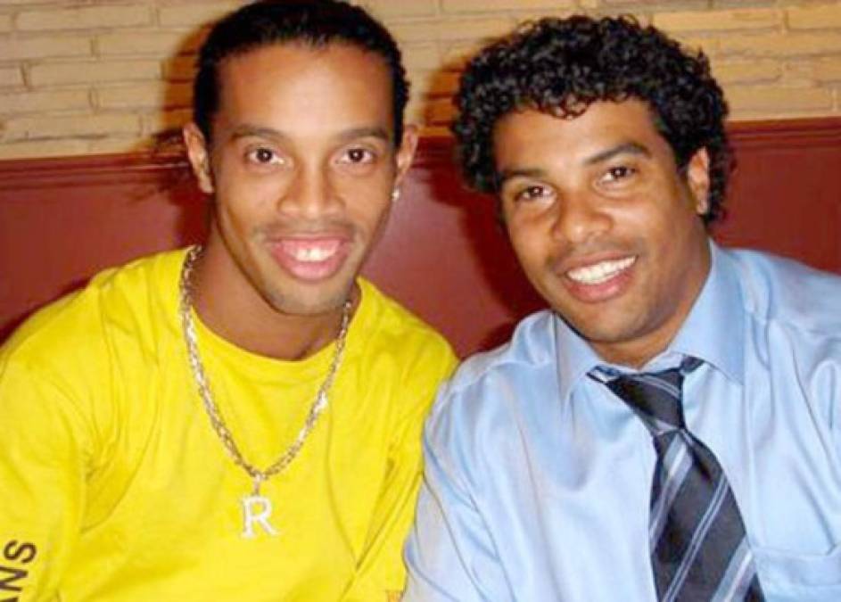 Ronaldinho - Roberto De Assis: Jugó en equipos brasileños, de Europa y Asia, pero nunca brilló como su hermano. Actualmente es su representante.