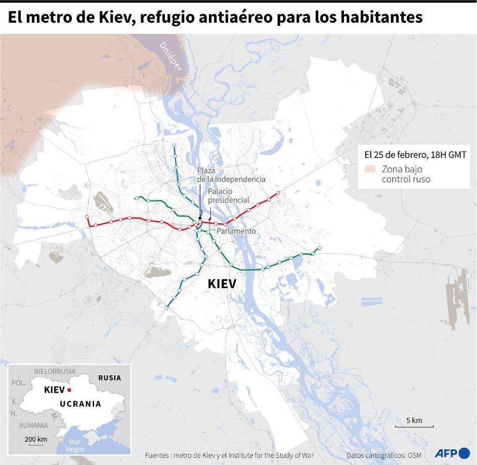 Varios túneles que llevan a las estaciones están equipados con puertas de metal. Los búnkers fueron construidos durante la época de la Guerra Fría, por lo que estos sitios están destinados a proteger y acomodar a personas en caso de ataques.