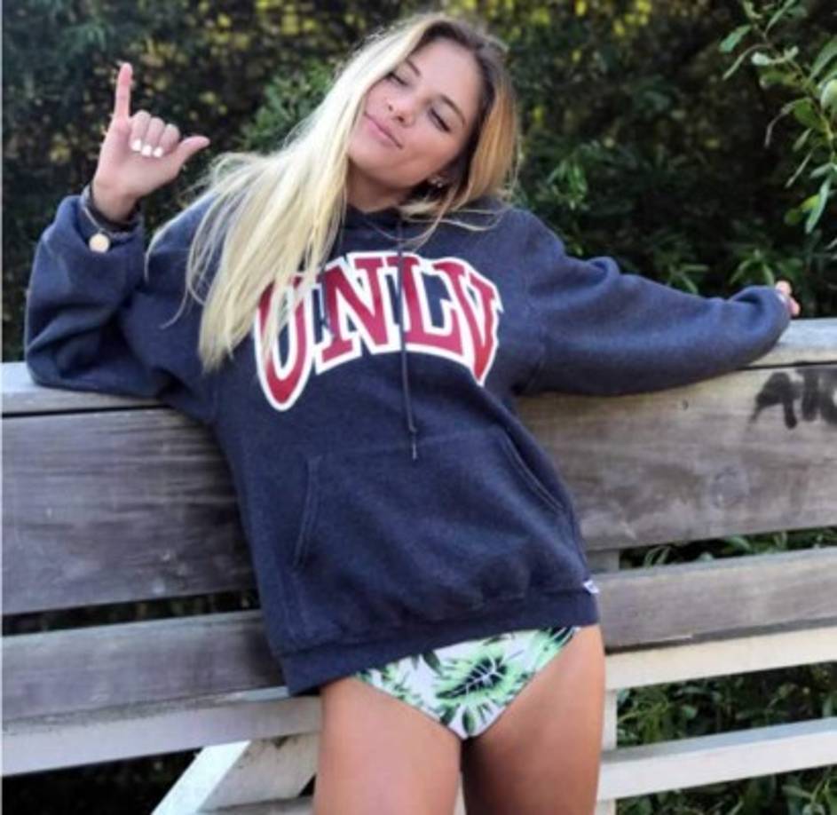 La hermosa chica sube sensuales fotografías a sus redes sociales.