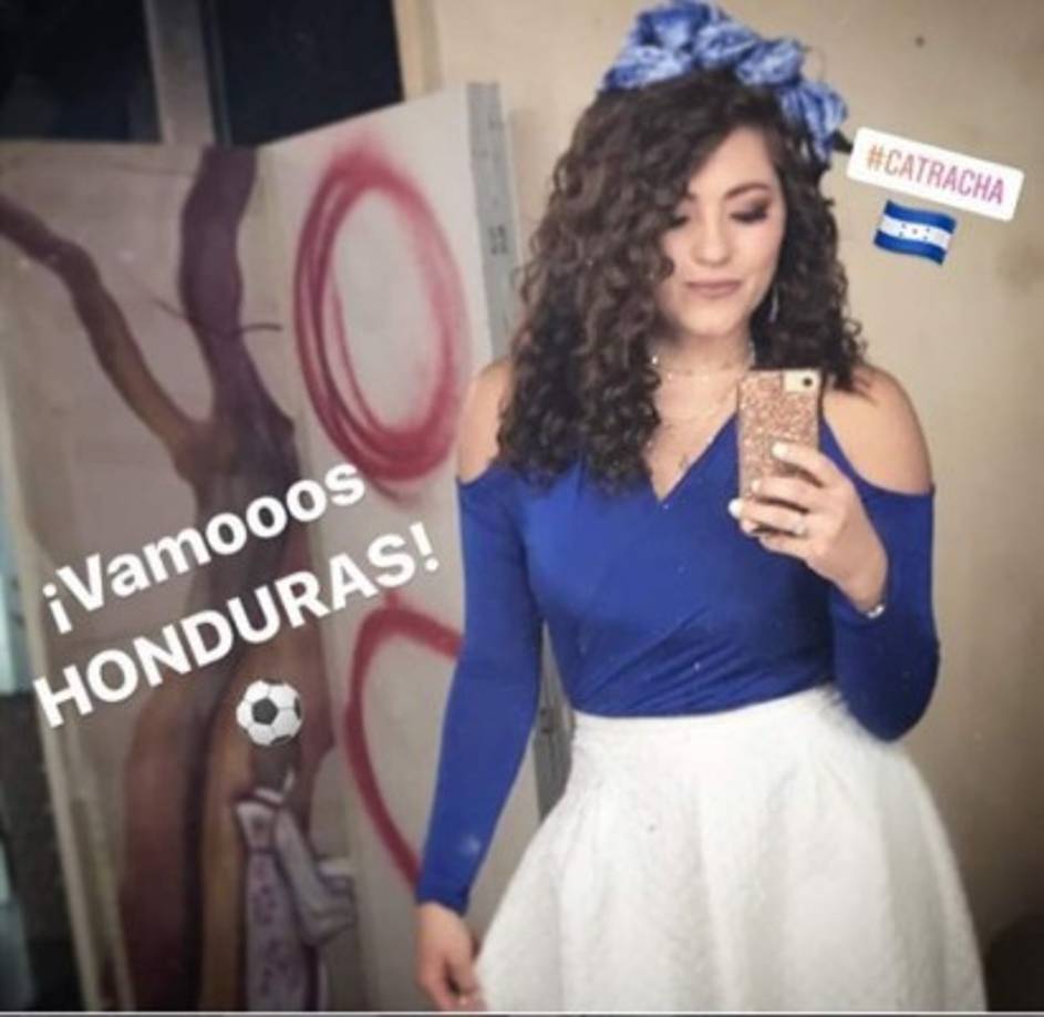 Vestida con los colores de Honduras, la oriunda de Tegucigalpa sigue mostrando su amor a su país.