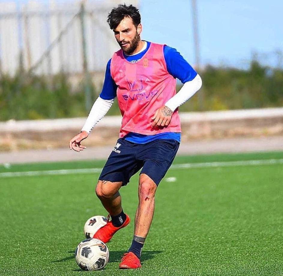 El jugador que defiende los colores del Sancataldese de Sicilia, de la cuarta división, pidió permiso a su club para ausentarse del compromiso del fin de semana por la Copa de Italia, ante el Catania. . Según informan varios portales locales, el zaguero de 27 años voló rumbo a Bolonia, para encontrarse con Matteuzzi a quien habría atacado a martillazos.