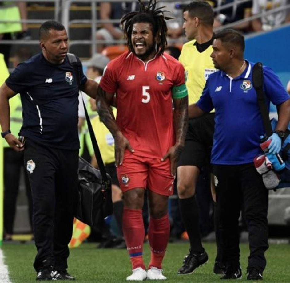 Román Torres se marchó lesionado en el último partido de Panamá en el Mundial de Rusia 2018.