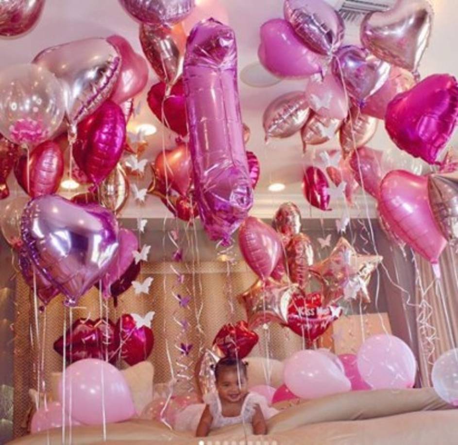 Todos los regalos que recibió la pequeña serán enviados al hospital infantil de Los Ángeles.