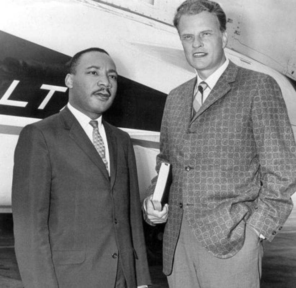 En 1953, se opuso a dar sermones en lugares en que el público estuviese separado entre blancos y negros, lo que aportó a acelerar el fin de la segregación en su país.