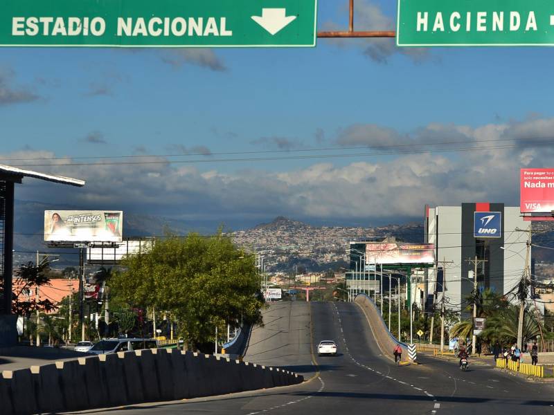 Avenida Centroamérica en Tegucigalpa, vista casi vacía debido a las medidas de precaución tomadas contra la propagación del nuevo coronavirus, el 16 de marzo de 2020.