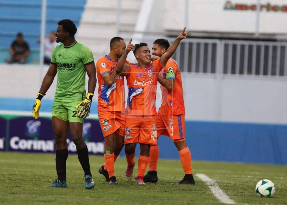 La jornada 2 comenzó en Tegucigalpa en el duelo donde los Lobos de la UPN vencieron 2- 0 a la Real Sociedad con goles de Kilmar Peña y Luis Argeñal.