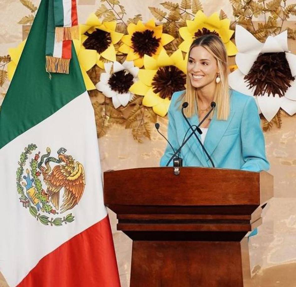 Con casi 2 millones de seguidores sumados en cuatro años, la influencer se convirtió en una de las protagonistas de la política mexicana y en uno de los principales pilares de la campaña del ex Senador que se convirtió ahora en el gobernador más joven de México.