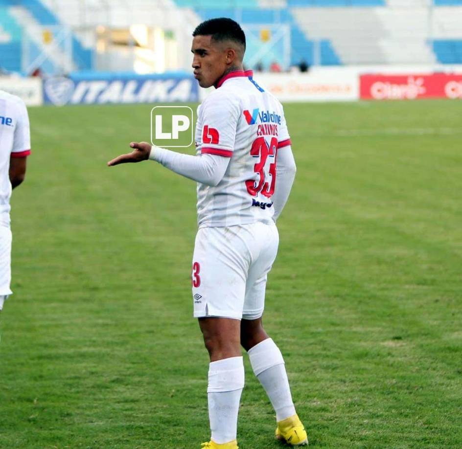 El beso que mandó Michaell Chirinos para celebrar su gol contra los Lobos.