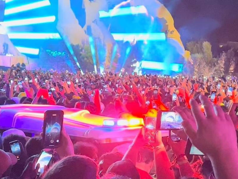 El festival Astroworld, organizado por Travis Scott, dejó al menos 9 muertos y cientos de heridos.