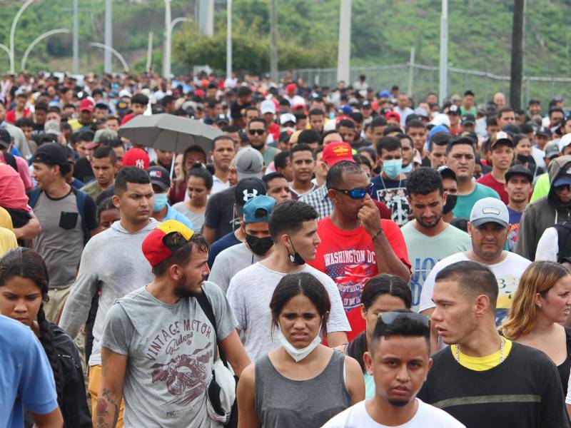 Más de 11,000 migrantes centroamericanos y de otras nacionalidades se encuentran en Tapachula por el bloqueo de la Guardia Nacional.