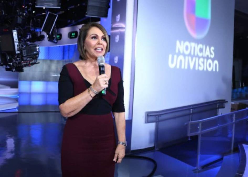 Durante 30 años, Salinas fue copresentadora del noticiero nocturno de Univisión, Noticiero Univision, y durante 18 años copresentadora y corresponsal de la revista de noticias 'Aquí y Ahora'. Pero ella 'no sentía que hubiera más espacio para el crecimiento profesional y yo no estaba de acuerdo con eso. Siempre he dicho que cuando llegue al punto en el que creo que no puedo crecer, pasaré a otra cosa', contó Salinas.