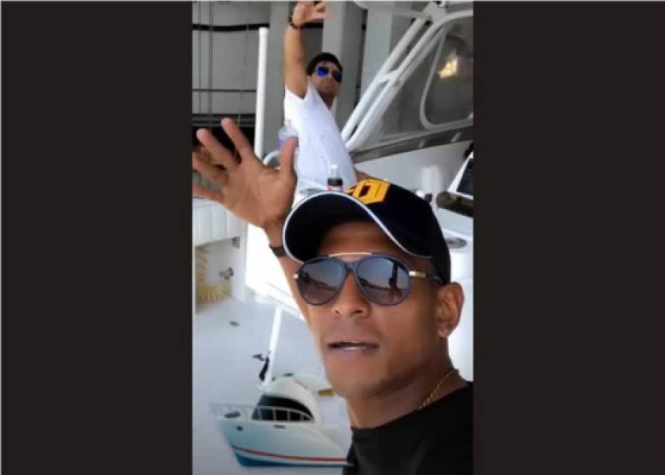 Carlo Costly, delantero del Marathón, ha aprovechado sus días libres para viajar a Roatán y disfrutar en familia.