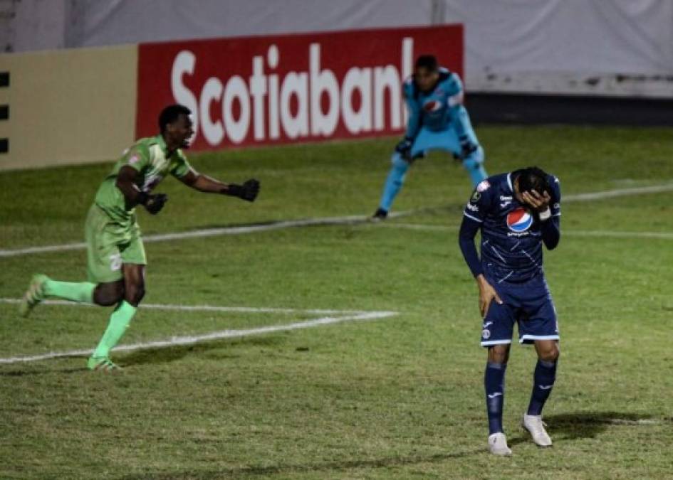 Luego Sergio Peña falló otro penal para Motagua y el portero del Real Estelí celebraba.