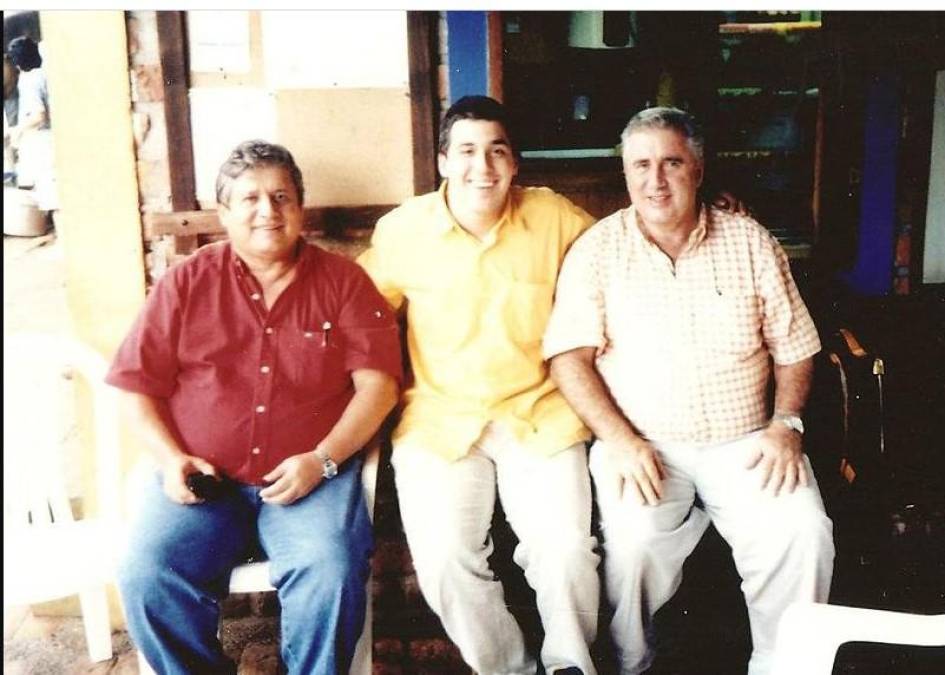 Los Hermanos Motoa, en la vida real eran los hermanos Ochoa. Jorge Luis, Juan David y Fabio Ochoa Vásquez.