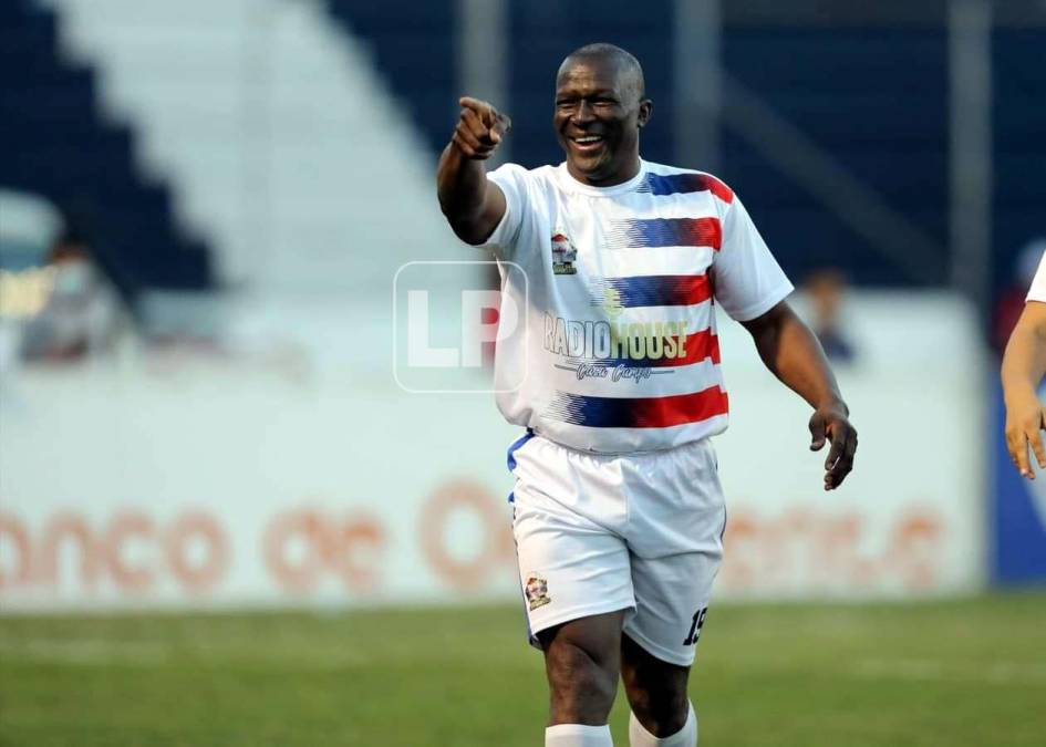 ‘El Demonio‘ Bennett marcó el cuarto gol del Olimpia en el partido.