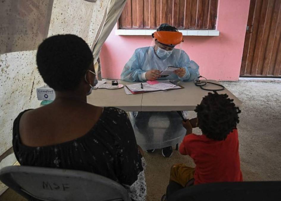 Cerca de 1.500 migrantes se acumulan en Trojes, según indicaron a la AFP fuentes de la Cruz Roja. Fotos: AFP