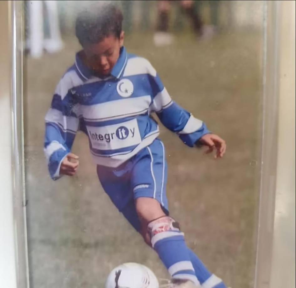 “Está increíblemente eufórico y lleno de esperanzas, mientras lo evalúan y lo desafían con distintos equipos. Mantengamos su espíritu y esperanza vivos asegurándonos de que tenga los fondos para permitir sus sesiones continuas de rehabilitación”, sentenció su hermana que hasta el momento lleva recaudados 68 mil euros de los 113 mil estipulados como objetivo.