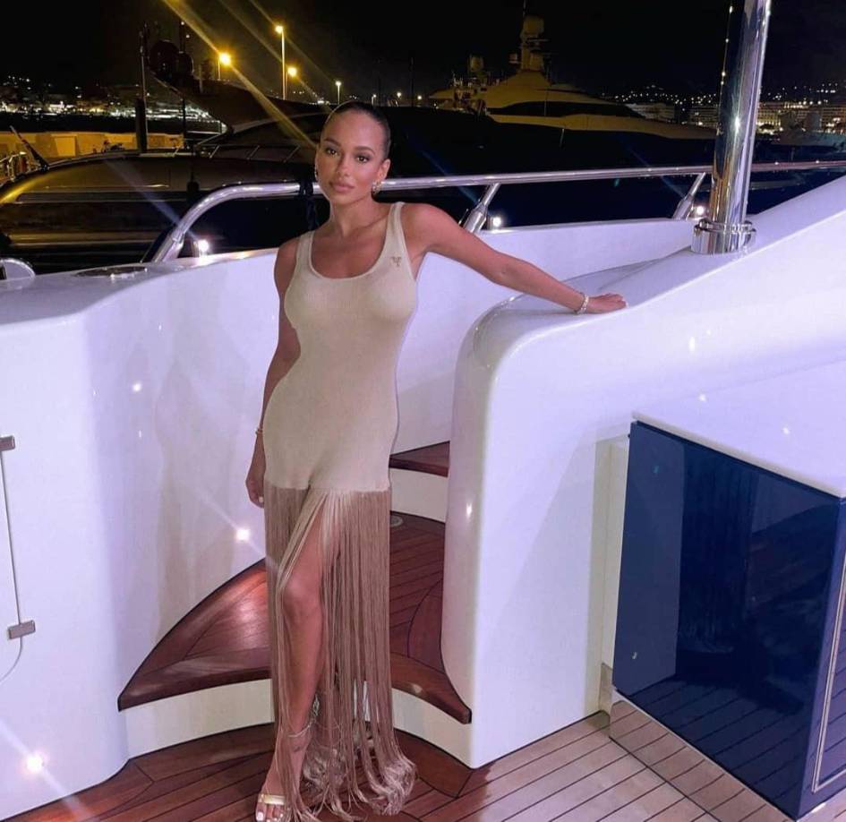  La joven desarrolló una carrera en el mundo del modelaje desde muy joven, apareciendo en diversos eventos, aunque también ejerció como camarera en el conocido club nocturno Light NightClub, de Las Vegas.