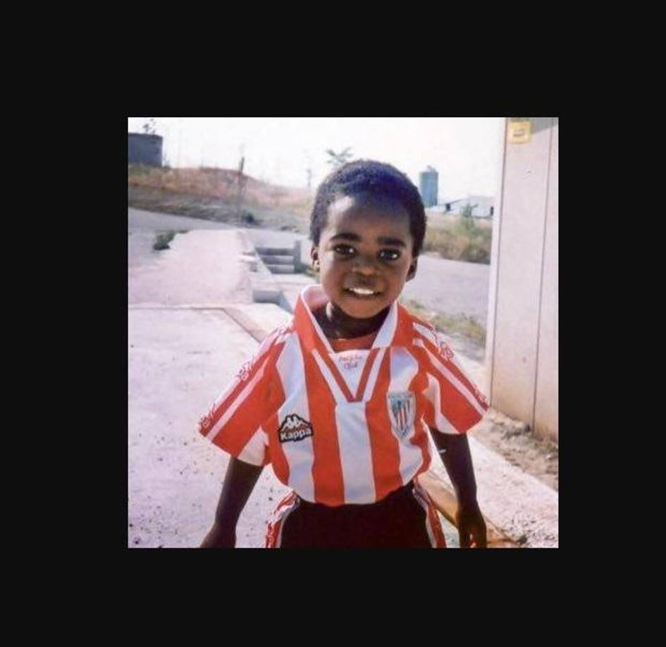 A los padres se les consiguió un trabajo en una granja y cuando llegó el momento de escolarizar a Iñaki se fueron a la ciudad de Pamplona. Allí nació el menor de los Williams.”Mis padres arriesgaron sus vidas para que nosotros, mi hermano y yo, tuviéramos un futuro mejor. Y lo consiguieron. Siempre agradeceré lo que mi padre y mi madre hicieron por nosotros: son luchadores, nos inculcaron el respeto, el trabajo duro, todos los días, que nadie te regala nada”, dijo Nico.”La verdad es que estoy muy orgulloso de poder tenerlos como padres, y trato de hacer todo lo posible para que ellos se sientan orgullosos de tenerme como hijo”.