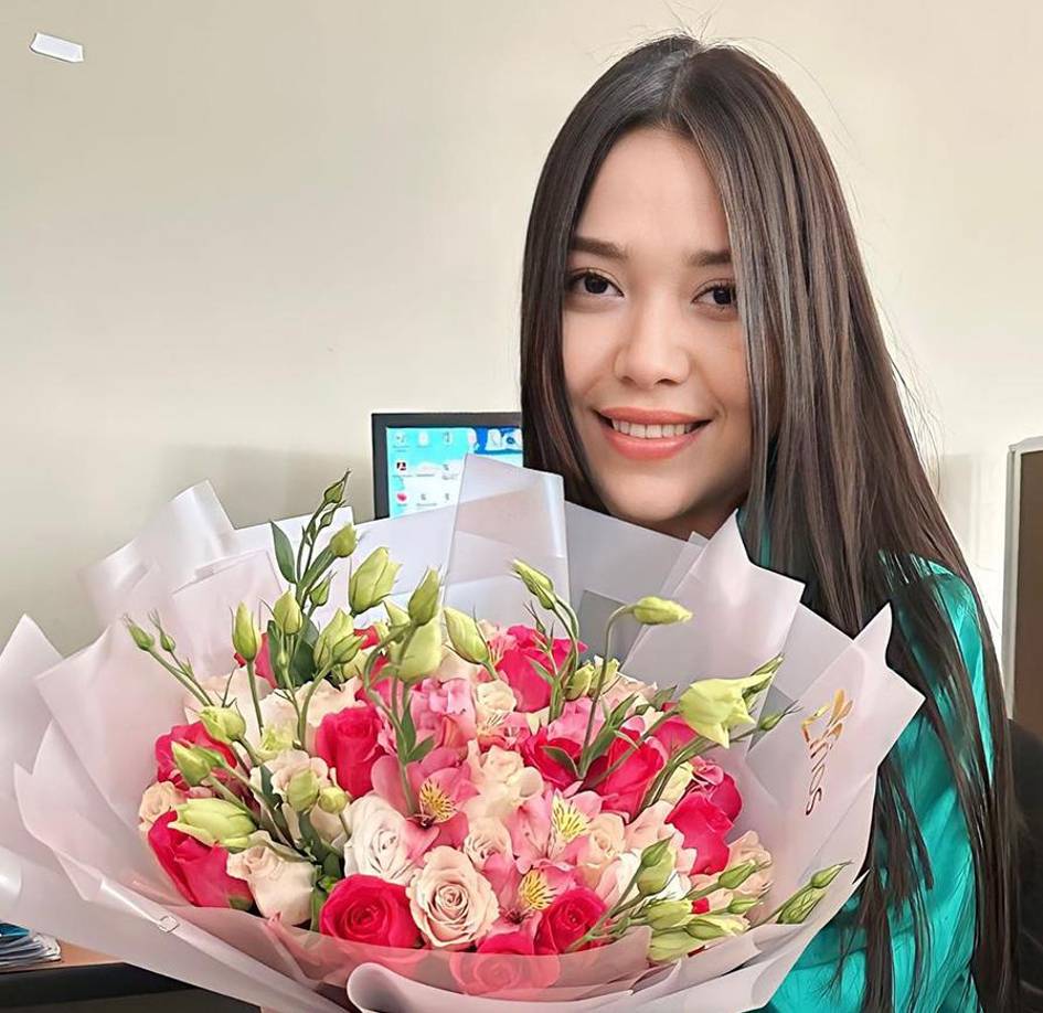 Madeline presume en sus redes sociales los detalles que tiene Jorge Álvarez con ella. 