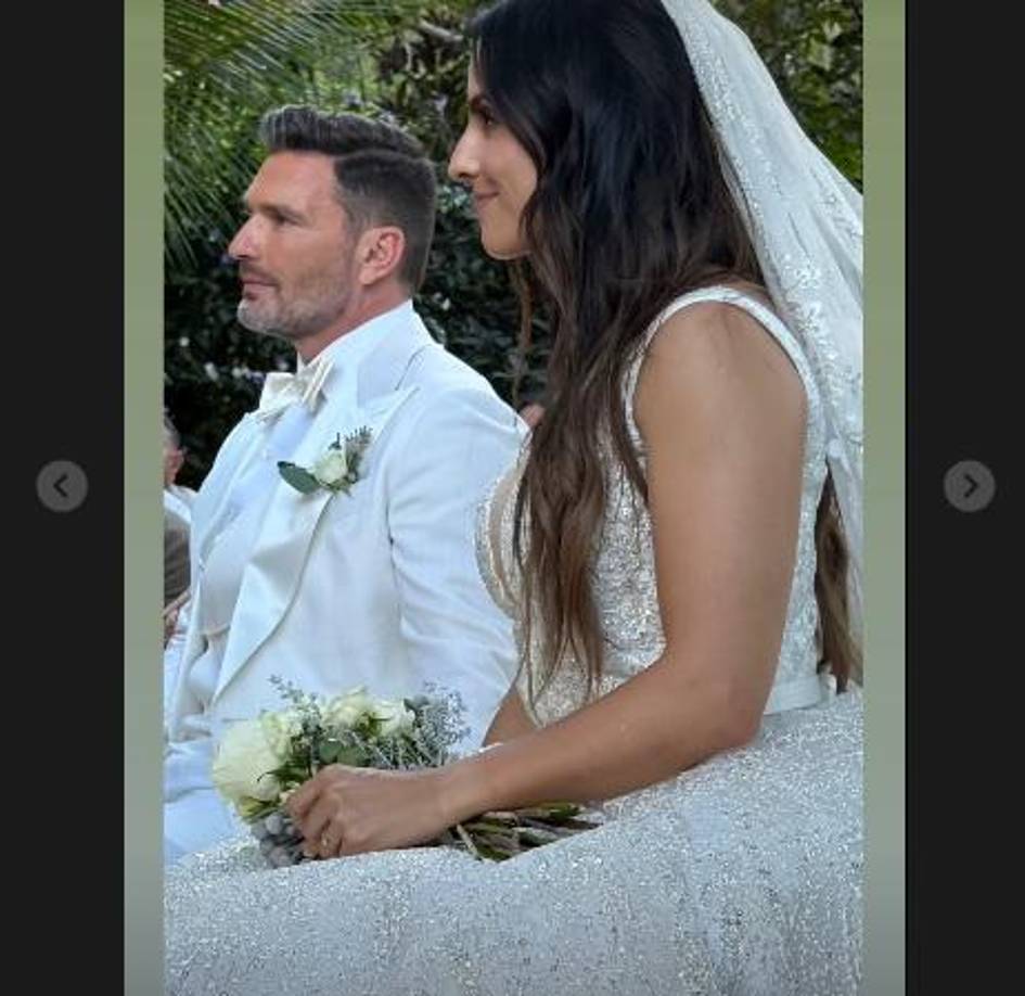 La pareja comenzó su relación a principios del 2020, y la diferencia de edad, ella de 34 años y él de 54, parece no afectarles en nada. El argentino es reconocido como actor, conductor, comentarista deportivo, influencer y también como participante de un reality show. 