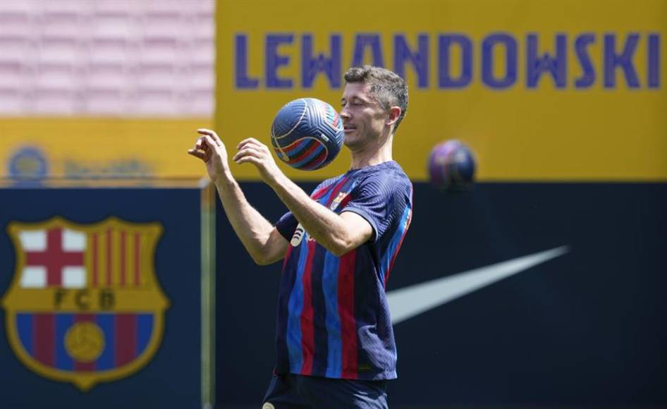 En fotos: Así se vivió la presentación de Lewandowski con el Barcelona en el Camp Nou